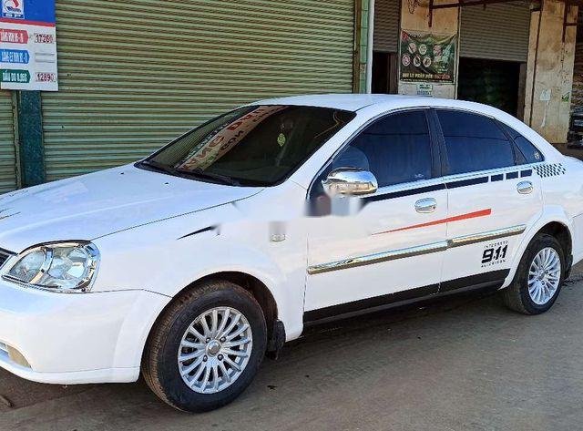 Bán xe Daewoo Lacetti sản xuất 2005, giá tốt, xe còn mới