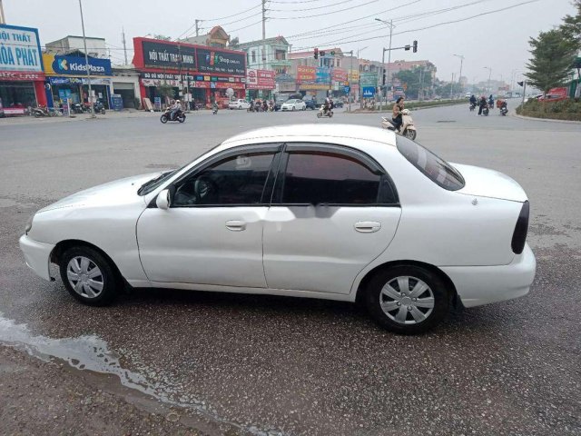 Xe Daewoo Lanos sản xuất 2000, màu trắng