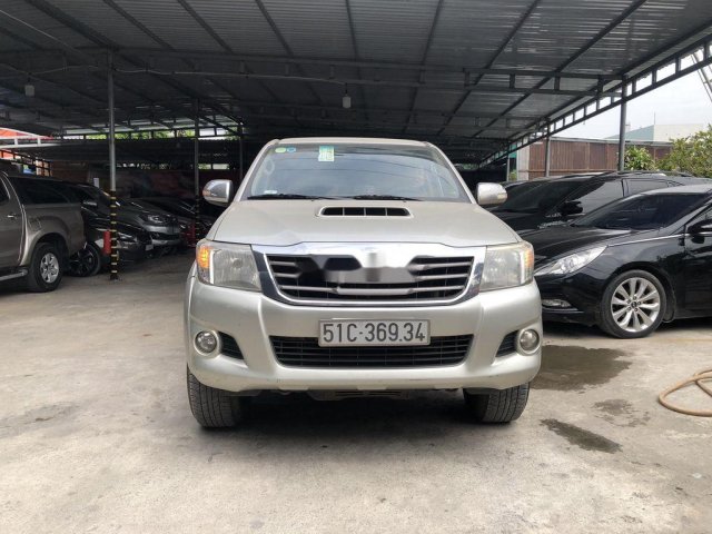 Cần bán Toyota Hilux năm sản xuất 2013, nhập khẩu nguyên chiếc giá cạnh tranh0