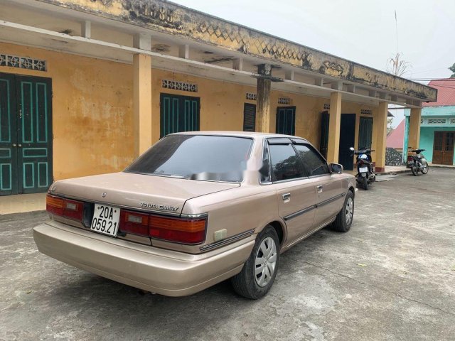 Cần bán xe Toyota Camry năm 1993, nhập khẩu nguyên chiếc, giá tốt