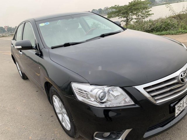 Cần bán xe Toyota Camry sản xuất 2010 còn mới0