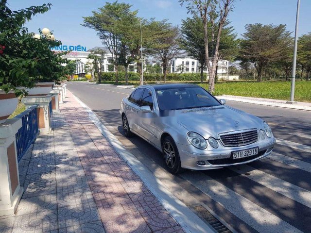 Bán Mercedes E200 sản xuất năm 2005 giá cạnh tranh0