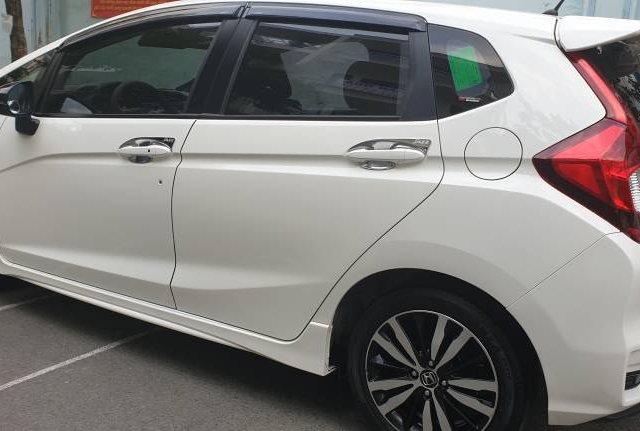 Bán Honda Jazz RS 1.5 AT sản xuất năm 2019, màu trắng, nhập khẩu nguyên chiếc