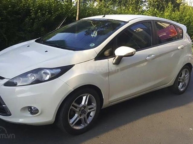 Bán ô tô Ford Fiesta sản xuất năm 2011, màu trắng 