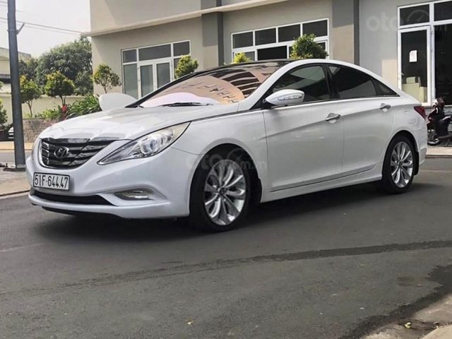 Bán Hyundai Sonata năm sản xuất 2010, màu trắng, nhập khẩu 0