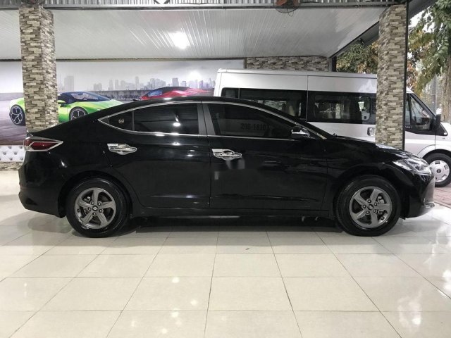 Cần bán lại xe Hyundai Elantra sản xuất 20180