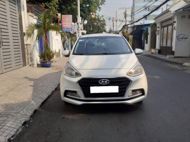 Cần bán gấp Hyundai Grand i10 AT năm 2018, màu trắng0