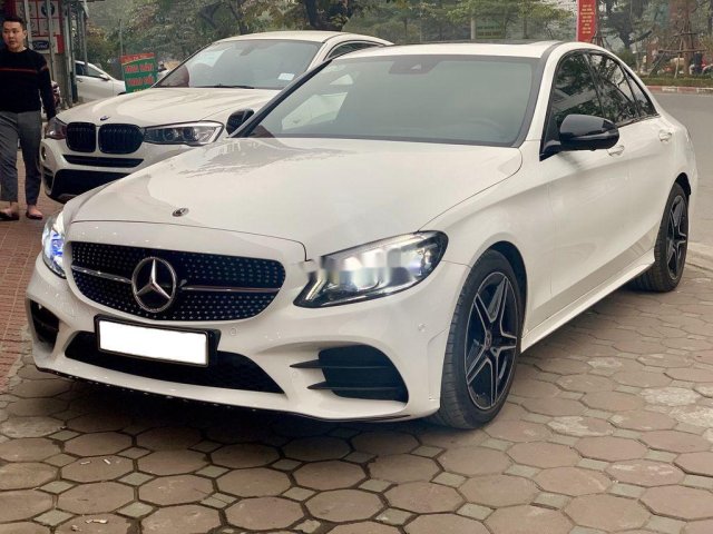 Cần bán Mercedes C300 AMG sản xuất 2019, giá mềm0