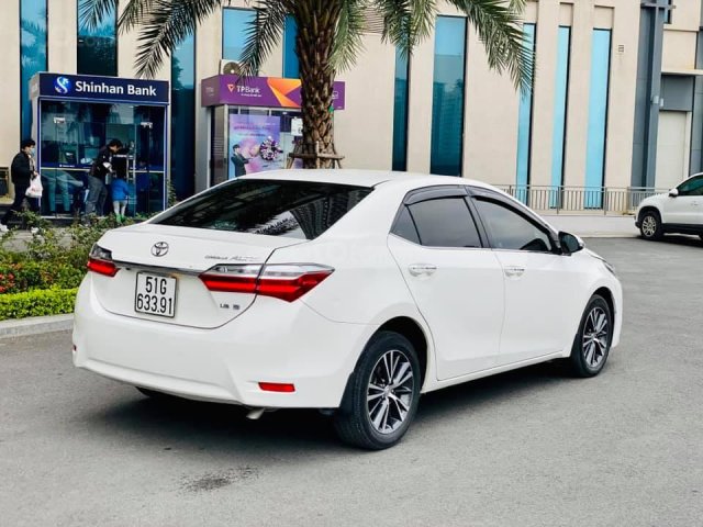 Bán xe Toyota Corolla Altis năm sản xuất 2018, màu trắng, giá chỉ 675 triệu