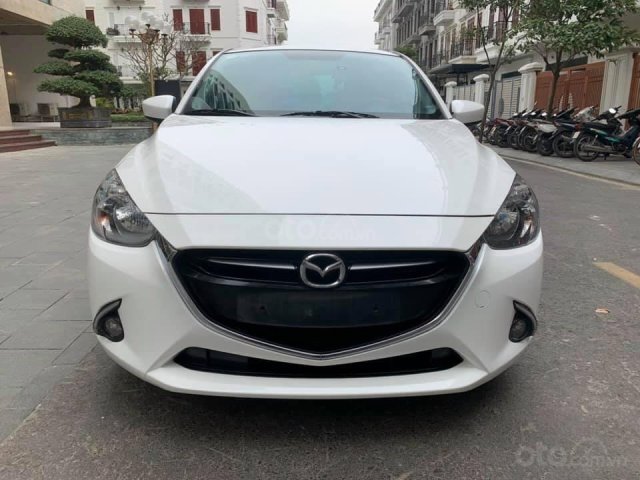 Bán Mazda 2 đời 2017, màu trắng, giá cạnh tranh0