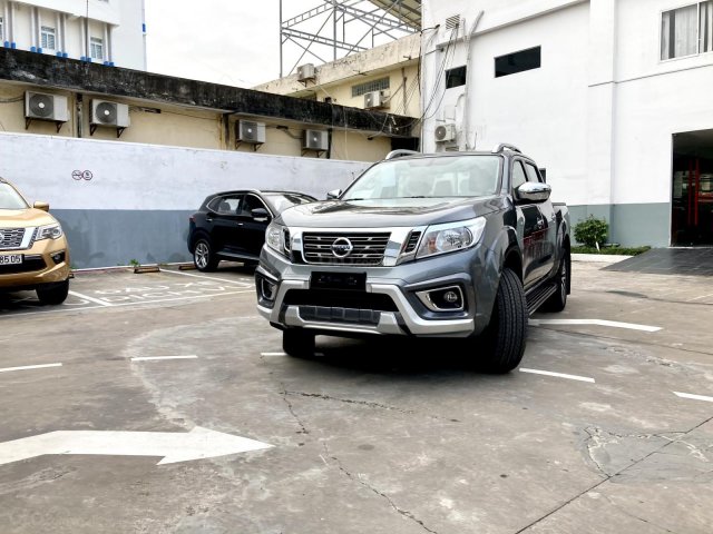 Nissan Navara EL đặc biệt Premiumz, lăn bánh 6xxtr0