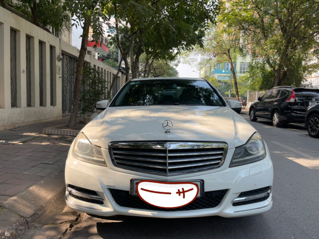 Cần bán gấp Mercedes C250 sx 2011, màu trắng, giá chỉ 498 triệu