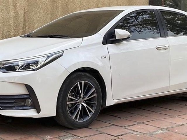 Bán Toyota Corolla Altis 1.8G AT sản xuất năm 2019, màu trắng, giá chỉ 720 triệu