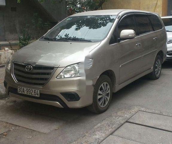 Cần bán xe Toyota Innova sản xuất 2016 còn mới, giá tốt