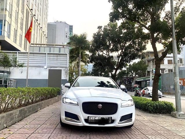 Bán ô tô Jaguar XF Prestige năm sản xuất 2017, màu trắng, xe nhập0