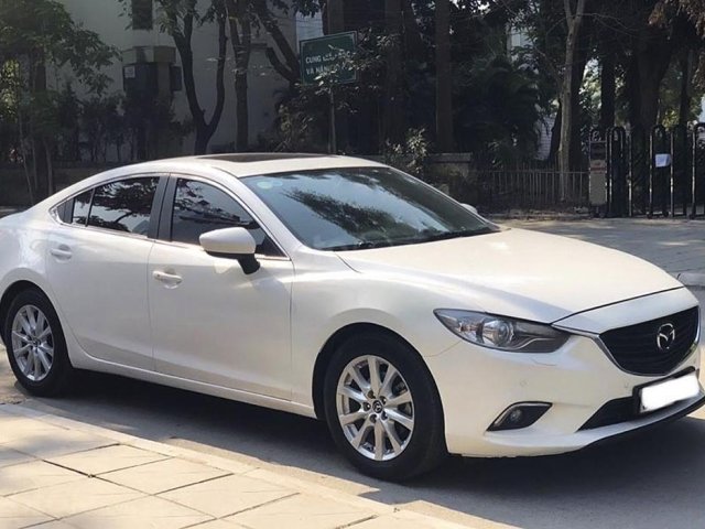 Cần bán gấp Mazda 6 2.0 năm 2015, màu trắng