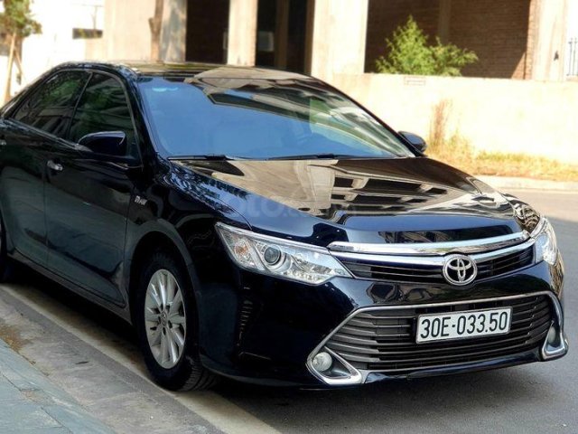 Bán xe Toyota Camry E 2016, màu đen