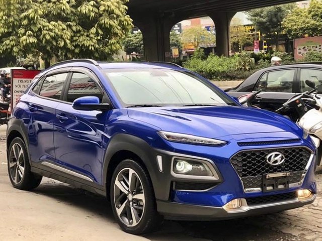 Bán Hyundai Kona đời 2018, màu xanh lam chính chủ