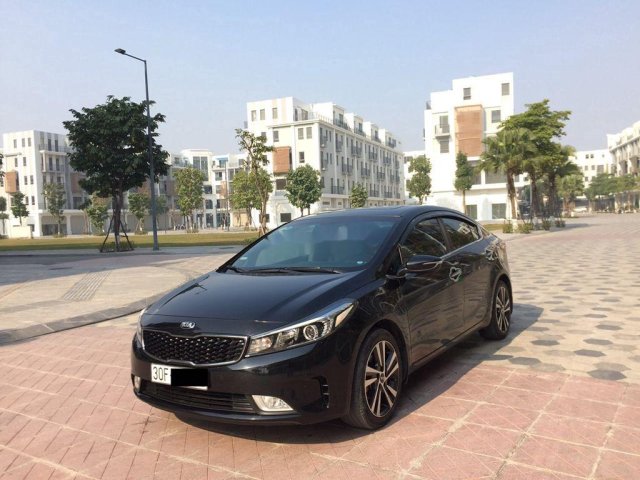 Cần bán Kia Cerato sản xuất 2018, giá ưu đãi0