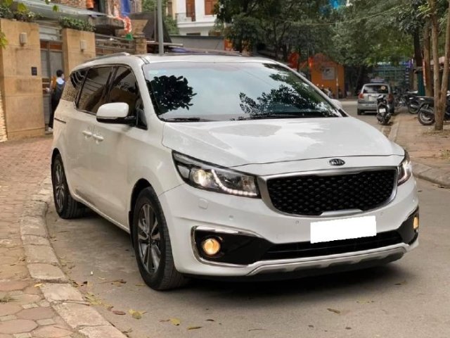 Cần bán lại xe Kia Sedona sản xuất năm 2017 còn mới0