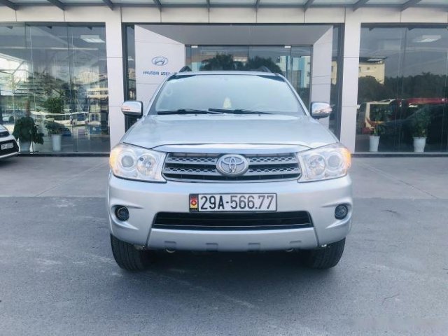 Bán Toyota Fortuner 2.7V sản xuất 2012, màu bạc xe gia đình