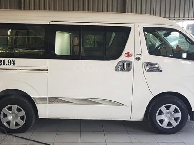 Bán Toyota Hiace năm sản xuất 2008, màu trắng còn mới0