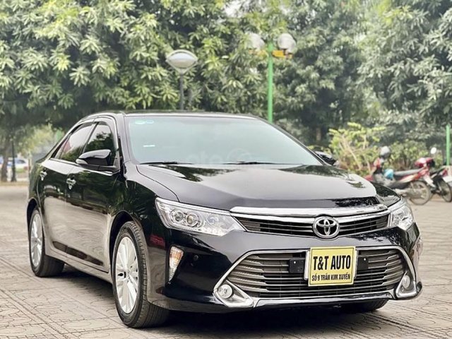 Bán Toyota Camry năm 2018, màu đen còn mới, giá 970tr0