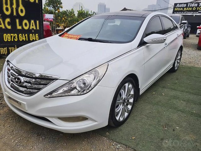 Cần bán gấp Hyundai Sonata 2.0 AT sản xuất 2011, màu trắng0