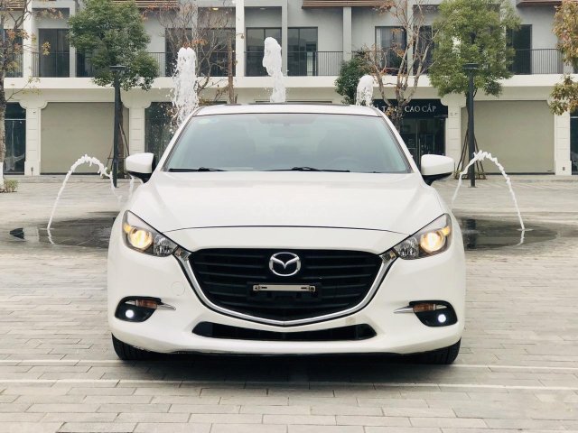 Bán nhanh Mazda 3 1.5 đời 2017 màu trắng, xe 1 chủ từ đầu biển thành phố, chạy zin 50000 km, xe đẹp không 1 lỗi nhỏ