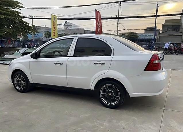 Cần bán Chevrolet Aveo năm sản xuất 2017, màu trắng còn mới, 270 triệu