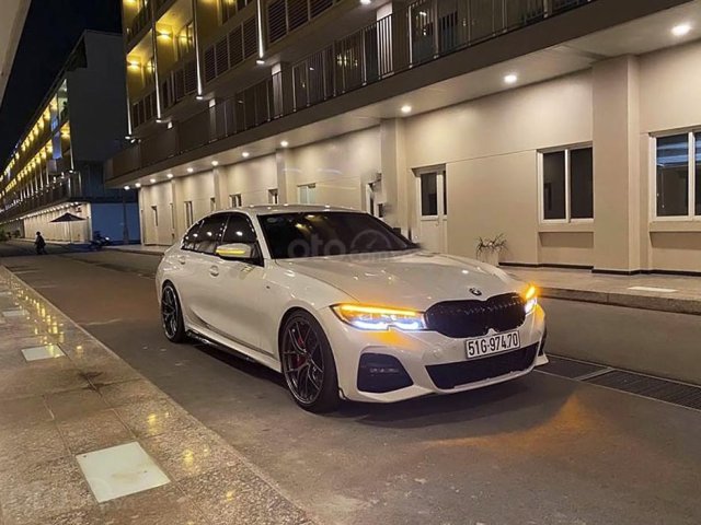 Cần bán gấp BMW 3 Series 330i Msport sản xuất 2019, màu trắng0