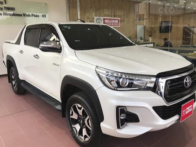 Cần bán Toyota Hilux 2.8G 4x4 AT năm sản xuất 2019, màu trắng0