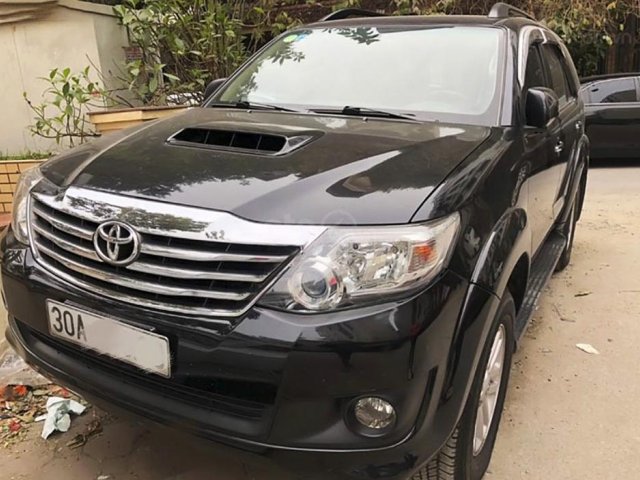 Bán Toyota Fortuner 2.5G đời 2014, màu đen, ít sử dụng0