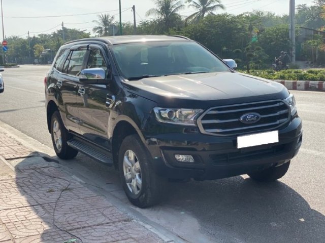 Cần bán Ford Everest đời 2019, màu đen còn mới, 885tr