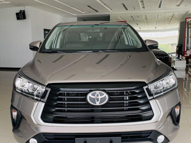 Vi vu tết cùng Toyota Innova 2.0E