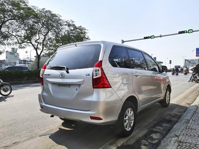 Cần bán gấp Toyota Avanza 1.3 MT đời 2019, màu bạc0