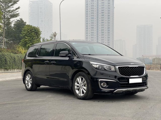 Cần bán Kia Sedona năm sản xuất 2016, màu đen còn mới0