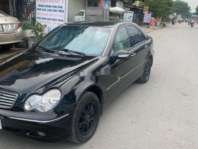 Cần bán Mercedes C200 sản xuất năm 2002 xe gia đình, giá cực thấp