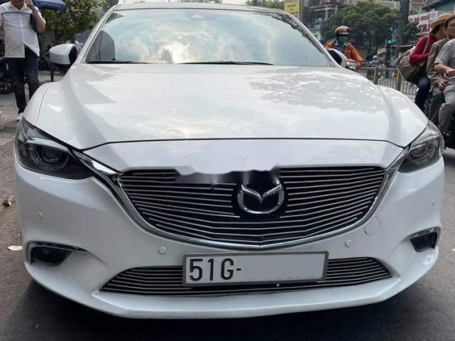 Cần bán Mazda 6 2.5 Premium model 2018 sản xuất 2017, giá thấp0