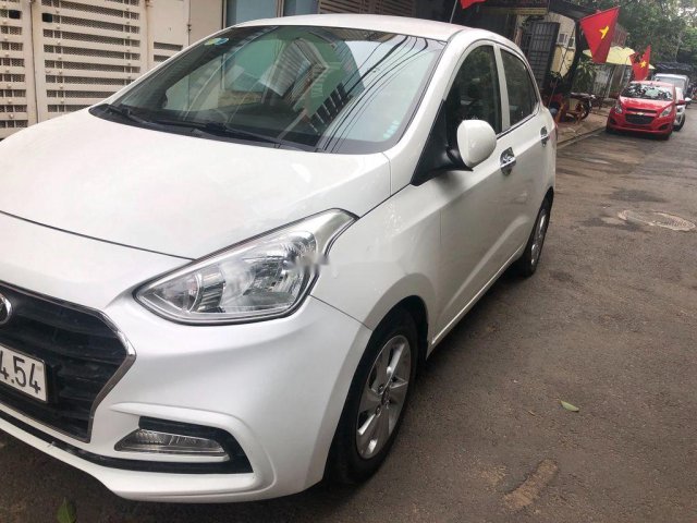 Cần bán gấp Hyundai Grand i10 sản xuất 2017, xe chính chủ còn mới0