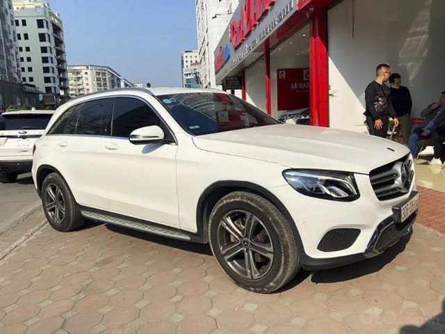 Cần bán lại xe Mercedes GLC 200 đời 2018, màu trắng 