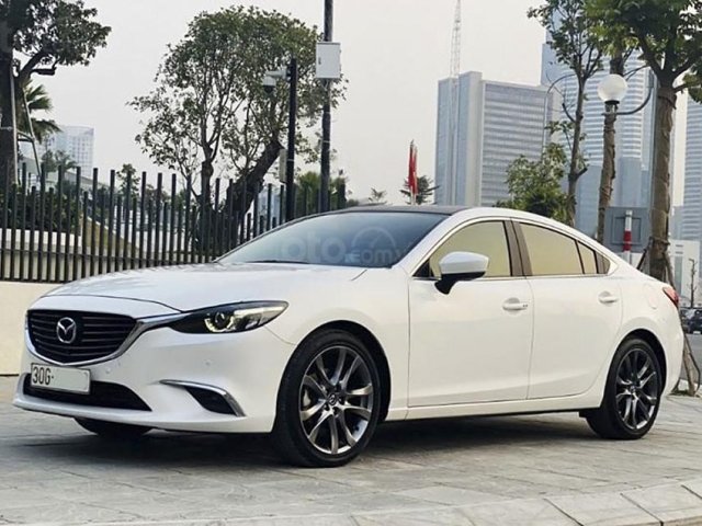 Bán ô tô Mazda 6 Premium 2.0AT đời 2020, màu trắng chính chủ, giá tốt