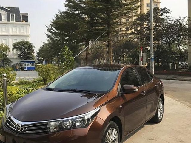 Cần bán lại xe Toyota Corolla Altis đời 2017, màu nâu