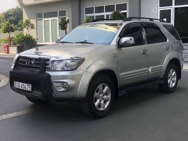 Cần bán gấp Toyota Fortuner sản xuất năm 2009, màu bạc 0