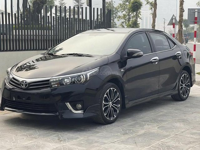 Cần bán Toyota Corolla Altis đời 2015, màu đen0