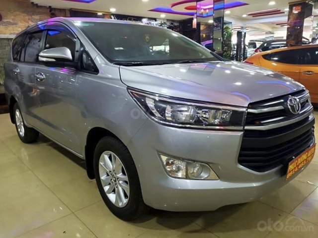 Bán Toyota Innova đời 2017, màu bạc chính chủ, giá tốt