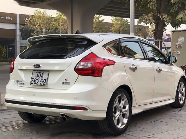 Bán xe Ford Focus đời 2013, màu trắng, giá chỉ 440 triệu0