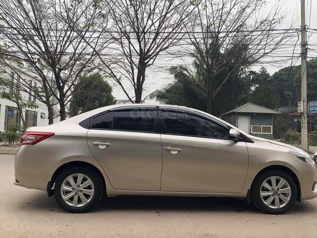 Cần bán gấp Toyota Vios năm sản xuất 2015, màu vàng0