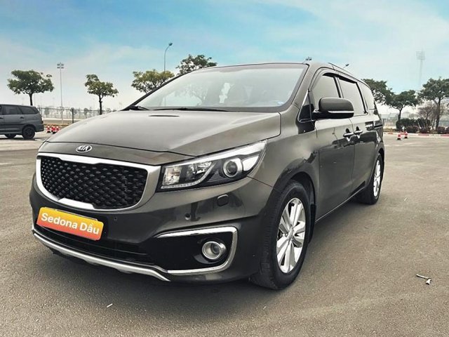 Cần bán lại xe Kia Sedona năm sản xuất 2015, màu nâu còn mới, giá 775tr