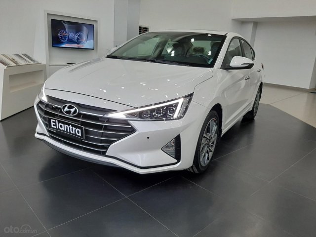 Elantra 2021 có sẵn xe giao nhanh trước Tết, hỗ trợ vay đến 80%